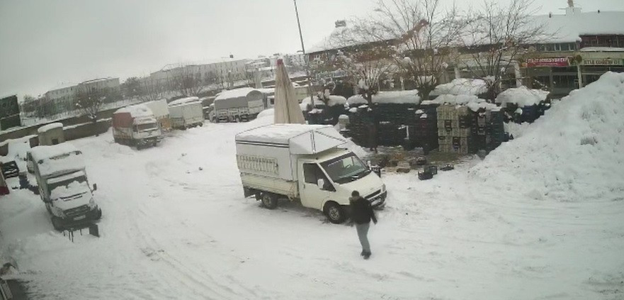 Kar kütlesinden mucize kurtuluş - Resim : 2