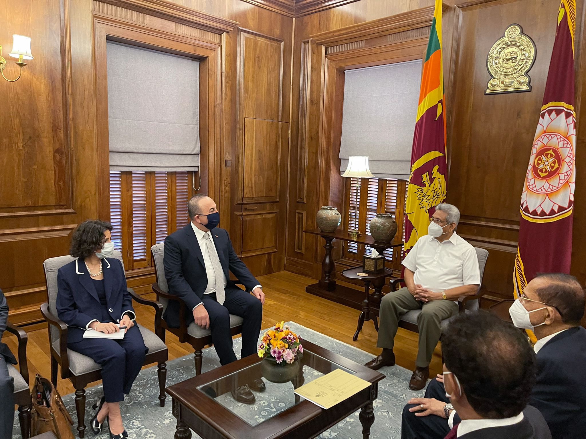 Çavuşoğlu, Sri Lanka Cumhurbaşkanı Rajapaksa ile görüştü - Resim : 1