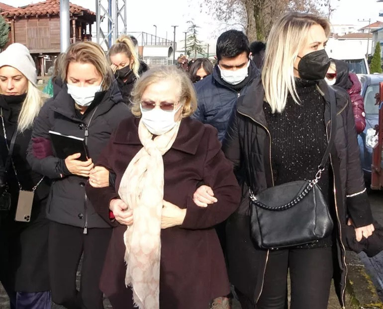 Ece Erken'den eşine veda: Tabuta sarılarak ağladı! - Resim : 6