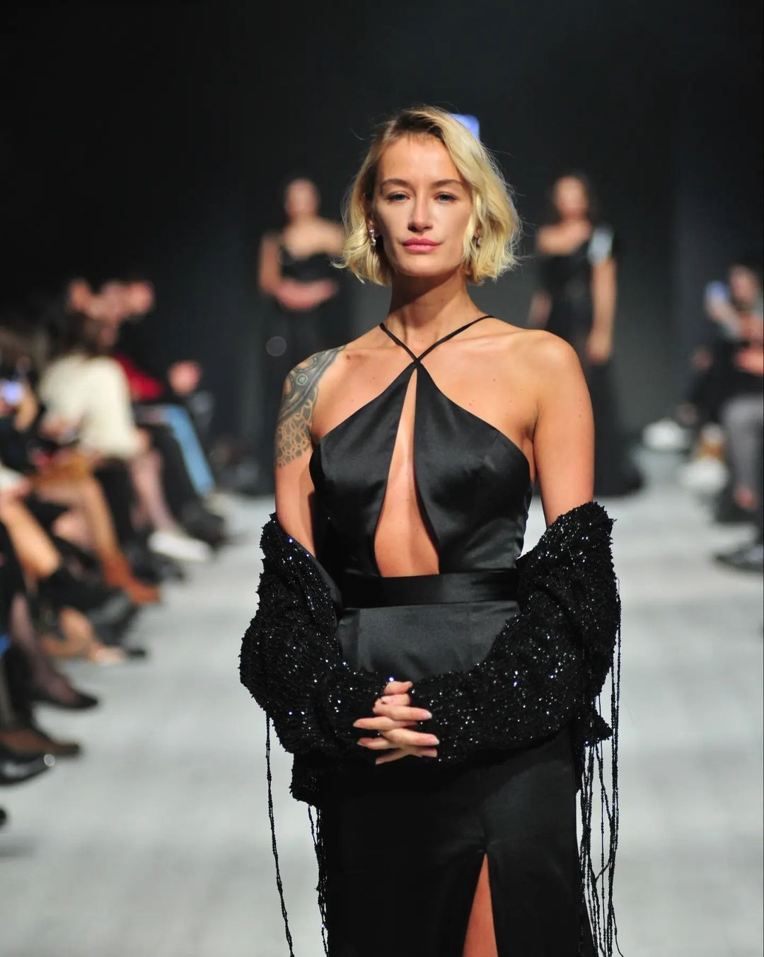 Didem Soydan kasığına kadar yırtmacıyla nefes kesti - Resim : 3