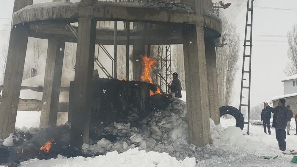 Donan depo koca ilçeyi susuz bıraktı - Resim : 1