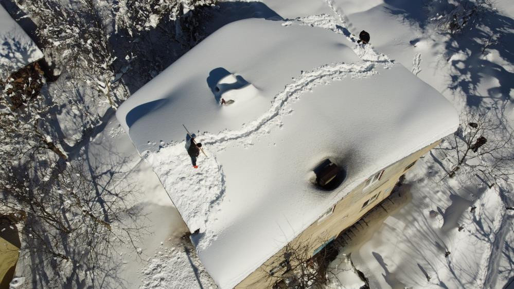 4 metrelik buz sarkıtları korkuttu - Resim : 7