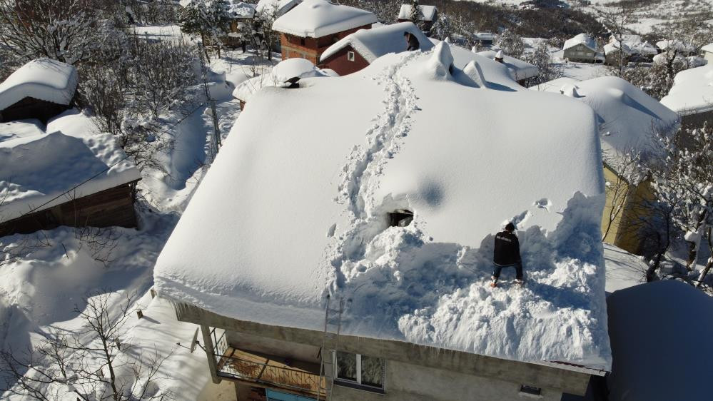 4 metrelik buz sarkıtları korkuttu - Resim : 9