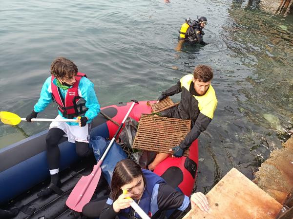 Denizden balık hariç her şey çıktı - Resim : 4