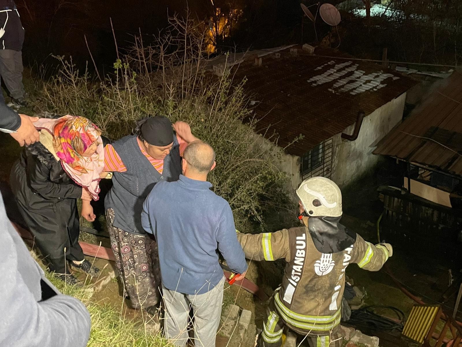 Kağıthane'deki gecekonduda yangın paniği - Resim : 1