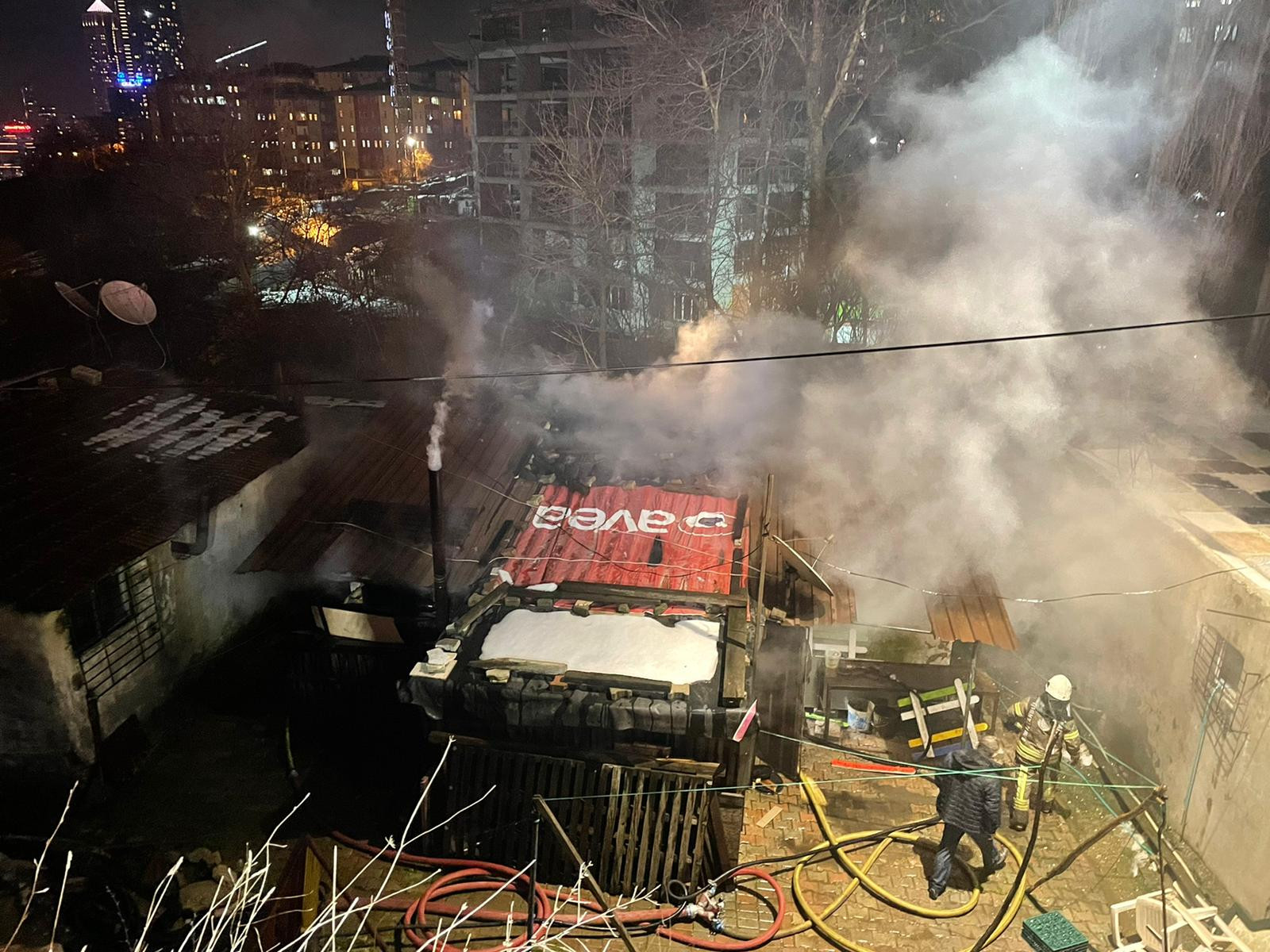 Kağıthane'deki gecekonduda yangın paniği - Resim : 2