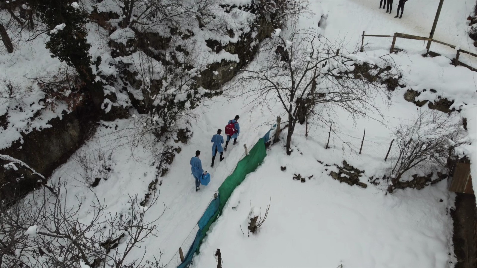 Göl, tepe, karlı yolları aşan ekipler aşı mesaisinde - Resim : 4