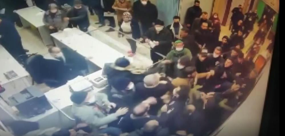 Sağlıkçılara ambulans geç geldi dayağı - Resim : 1