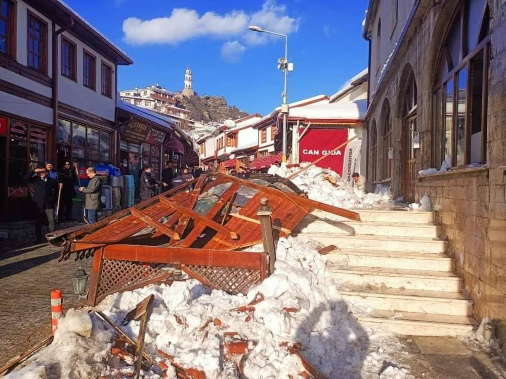 Cami sundurması cemaatin üzerine düştü. Çok sayıda yaralı - Resim : 3