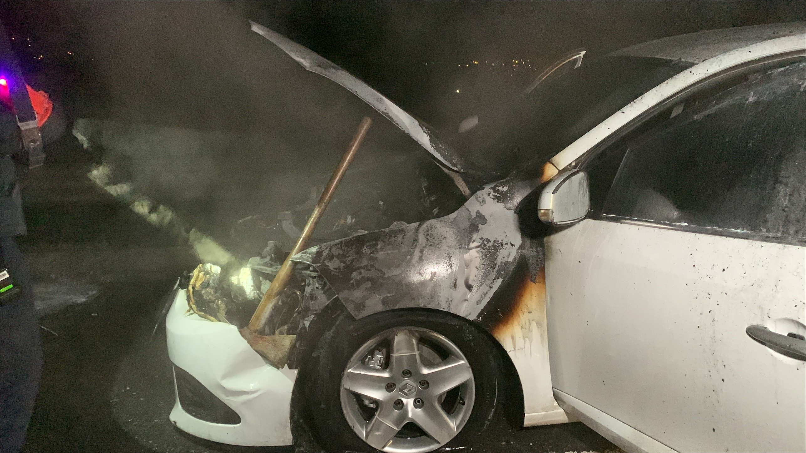 Seyir halindeki otomobil alev topuna döndü! - Resim : 1