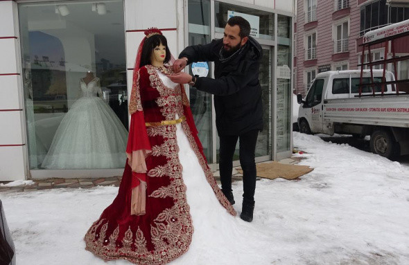 Kardan kadın yaptı. Bindallı giydirdi - Resim : 4