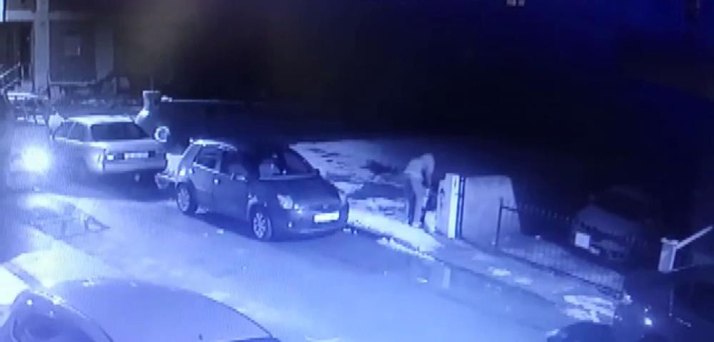 Çekmeköy’de apartmanın bahçe kapısını çaldılar - Resim : 3