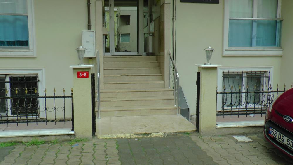 Çekmeköy’de apartmanın bahçe kapısını çaldılar - Resim : 6