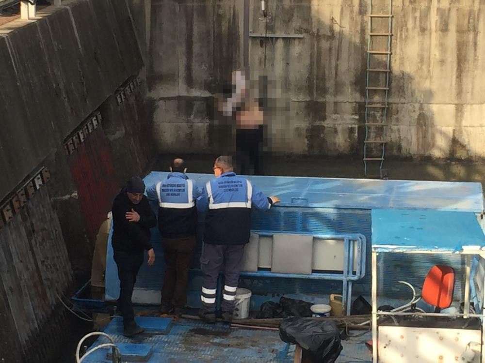 Nehirdeki ceset vinçle çıkartıldı - Resim : 3