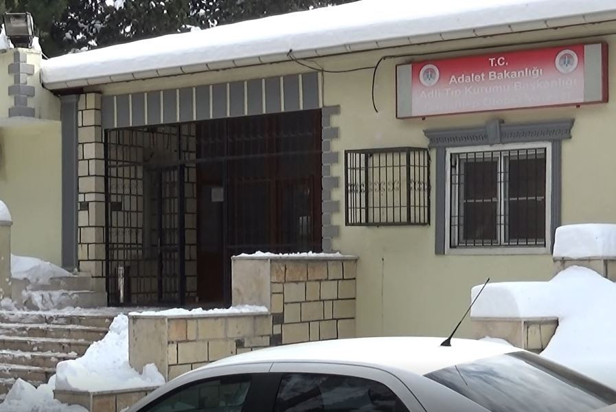 Kapıyı açınca cesedini buldular - Resim : 2