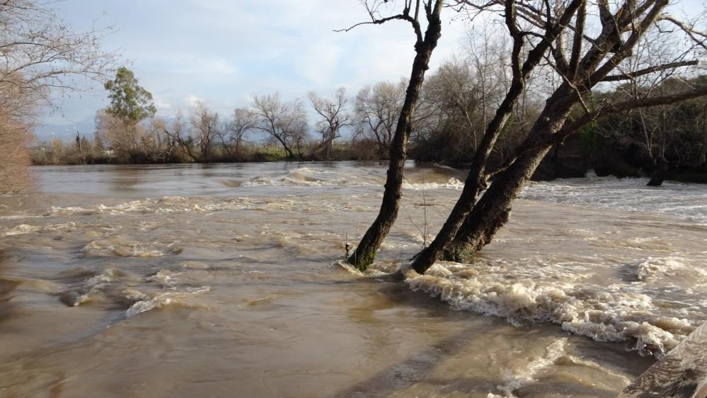 Sel Manavgat Irmağı'nı taşırdı - Resim : 9