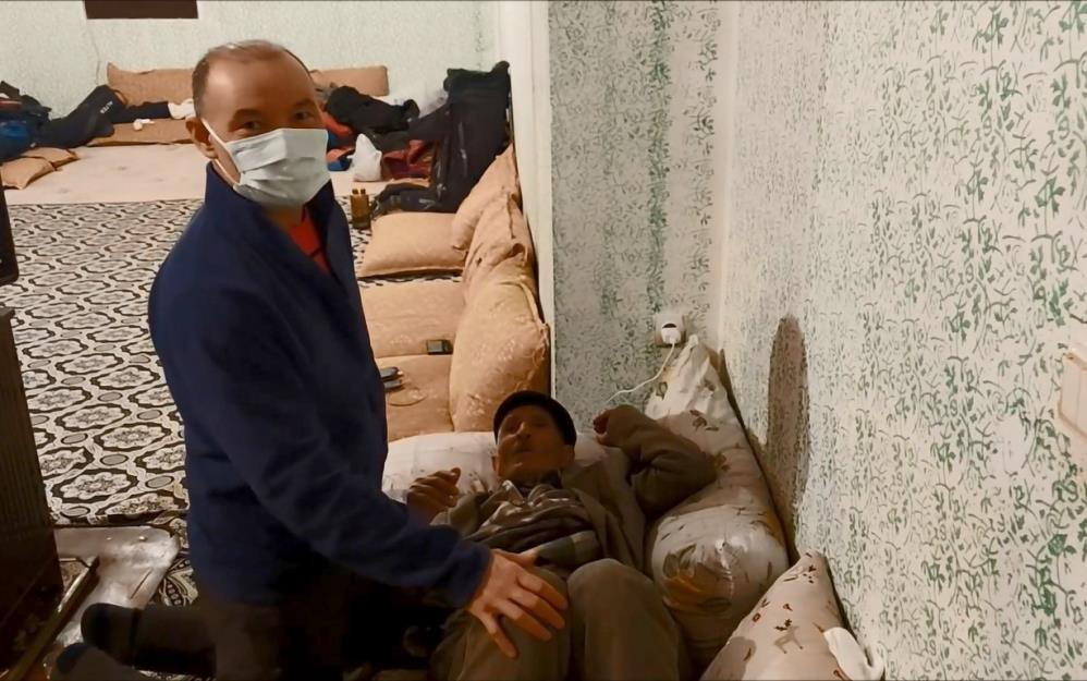 Mahsur kalan doktor dağcılar köylülere şifa dağıttı - Resim : 7