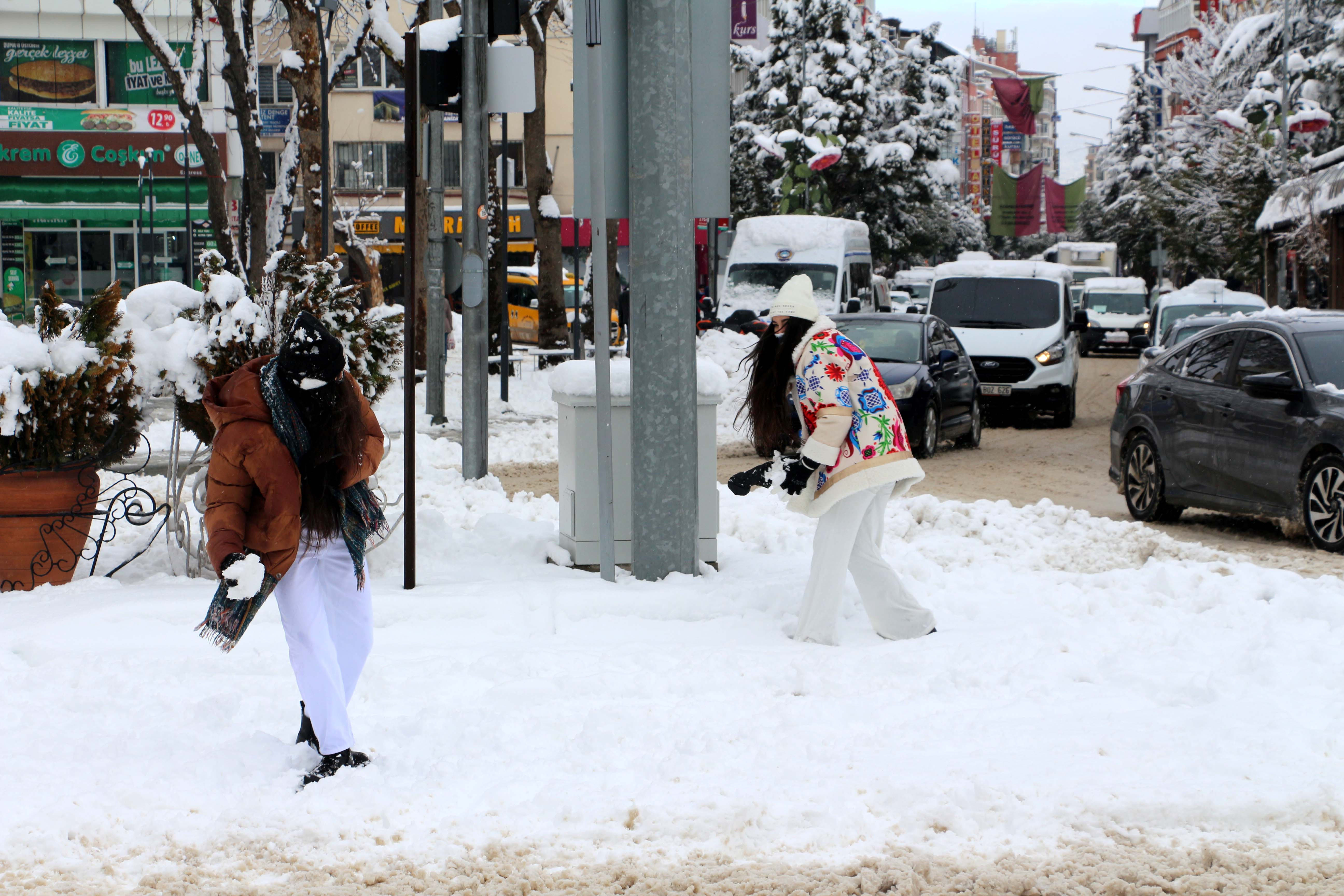 Isparta'da 1 ayda beklenen kar yağışı 2 günde yağdı - Resim : 2