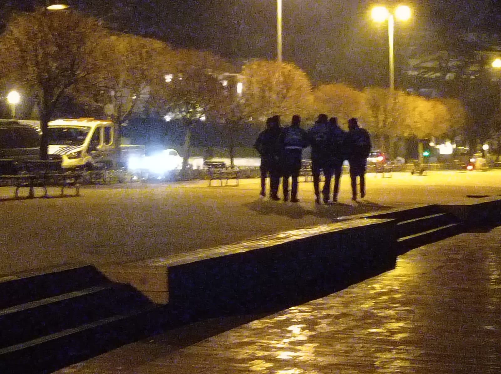 Kaçak midye avcıları zabıtanın elinden denize açılarak kaçtı - Resim : 1