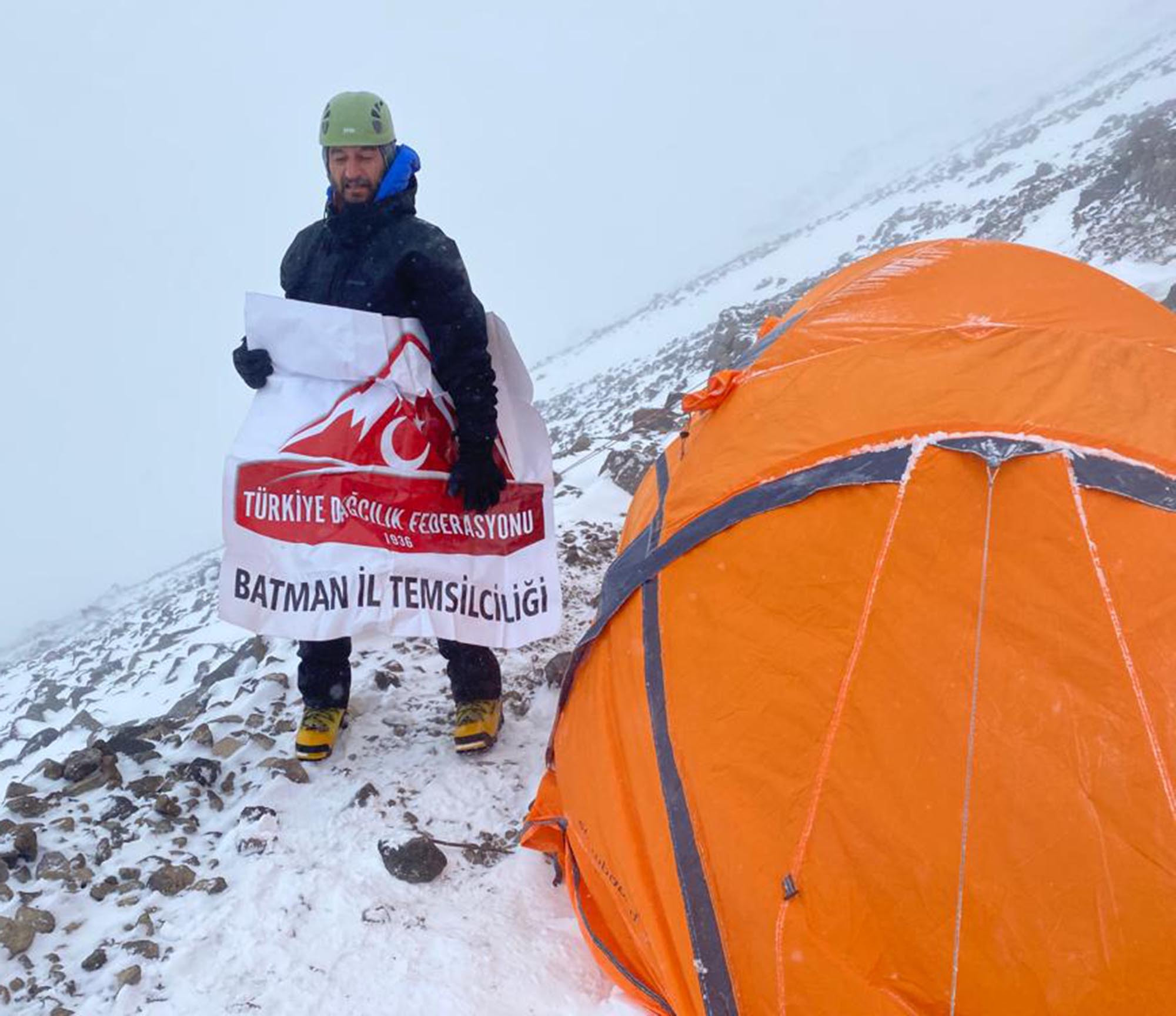 İranlı dağcılar Ağrı Dağı’nda ölümden döndü - Resim : 1