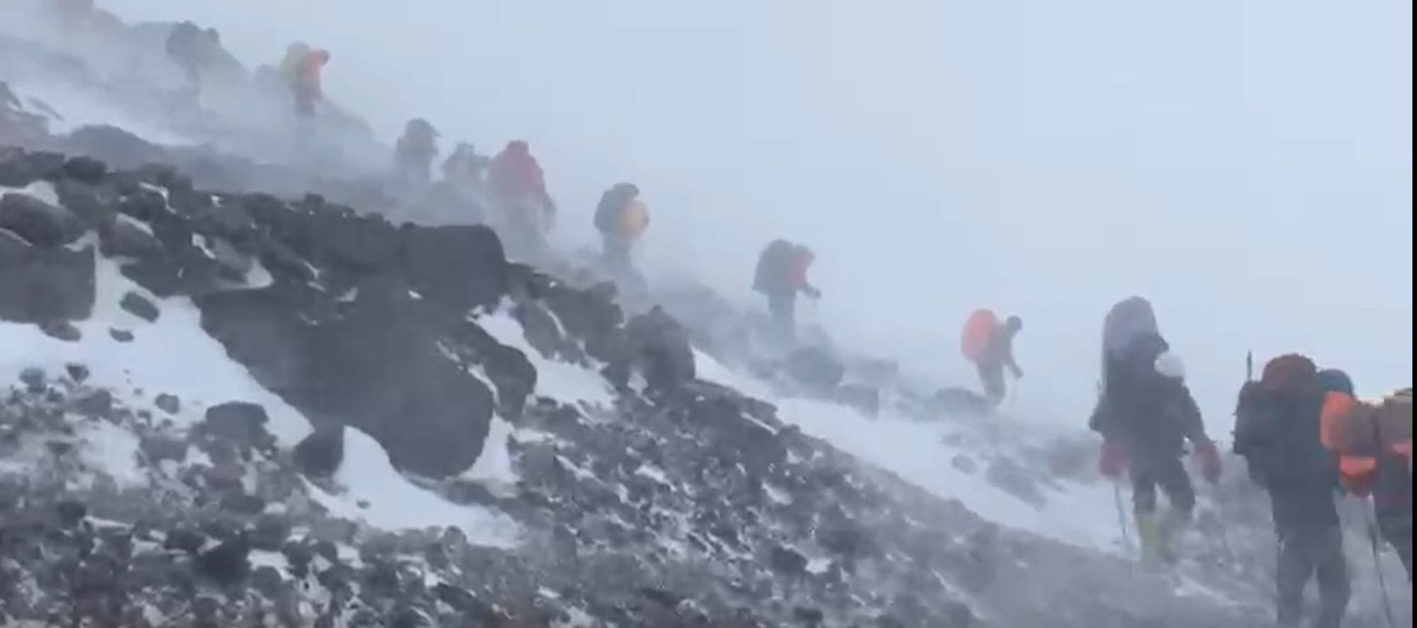 İranlı dağcılar Ağrı Dağı’nda ölümden döndü - Resim : 9