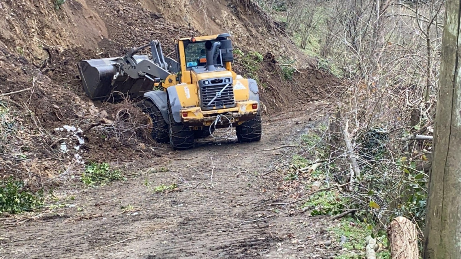 Baba ve oğlu heyelandan son anda kurtuldu - Resim : 3