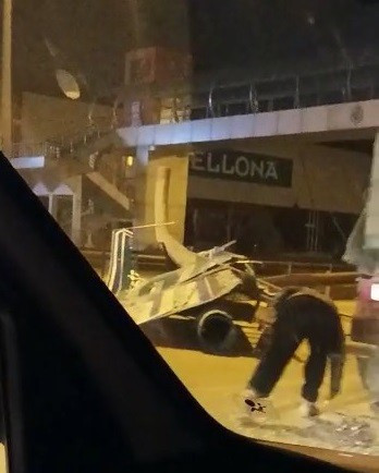 Trafik levhalarını lodos devirdi - Resim : 4