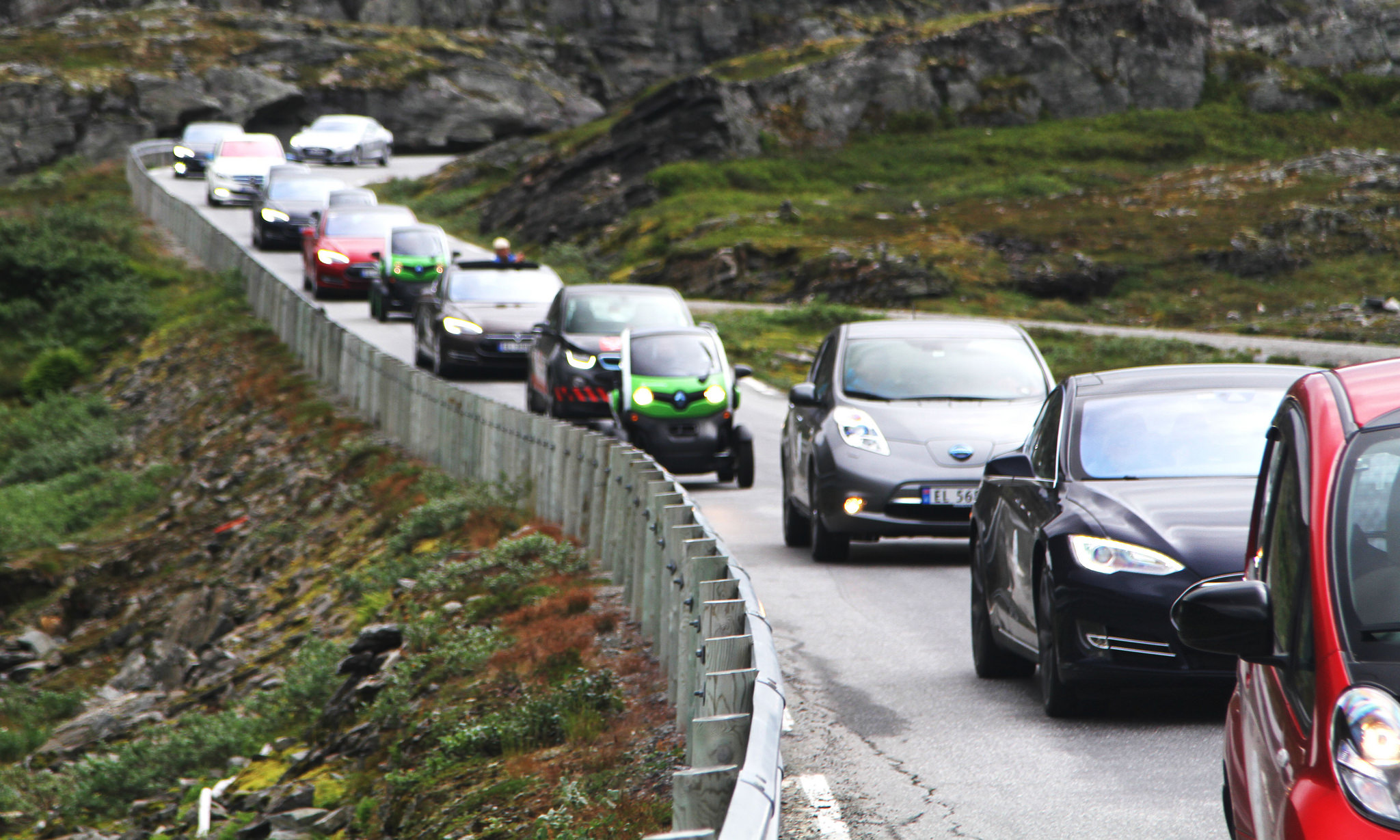 Дорогах ездить на автомобиле в. Норвегия автомобили. Автомобильный транспорт. Транспорт Норвегии. Автотранспорт Норвегии.