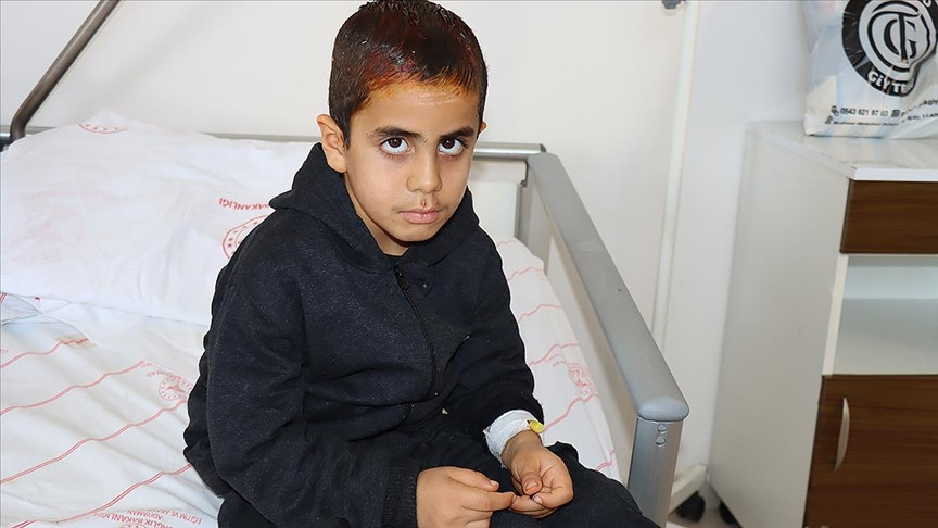 Sokak köpeğinin saldırısına uğrayan çocuk 10 gün hastanede kaldı - Resim : 1