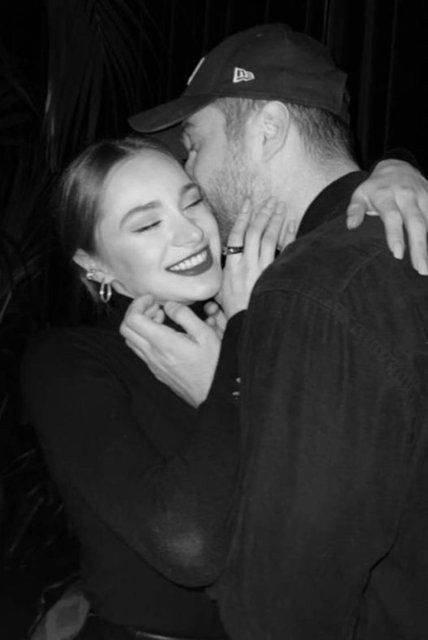 Oğulcan Engin ve Miray Daner'den aşk pozu - Resim : 1