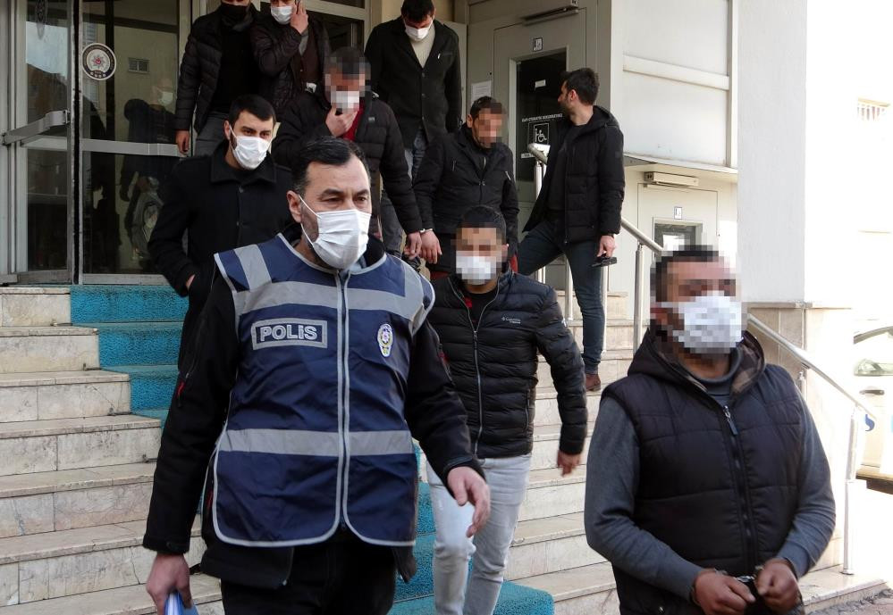 Saklanan zanlıyı polis sobeledi - Resim : 2