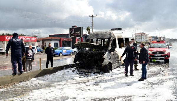 Japon turistlerin tur minibüsü, alev alev yandı - Resim : 2