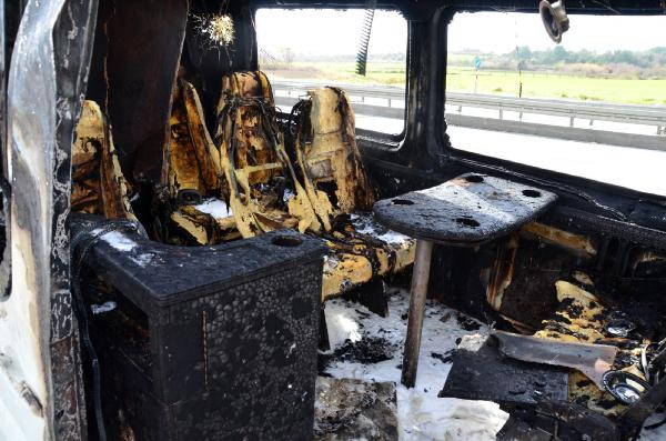 Japon turistlerin tur minibüsü, alev alev yandı - Resim : 3