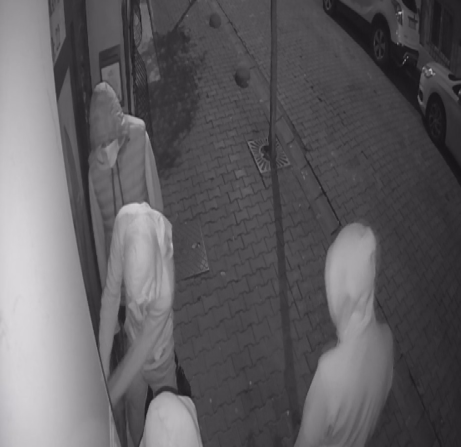 Burun buruna geldiği hırsızları sopayla kovaladı! İşte o anlar… - Resim : 8