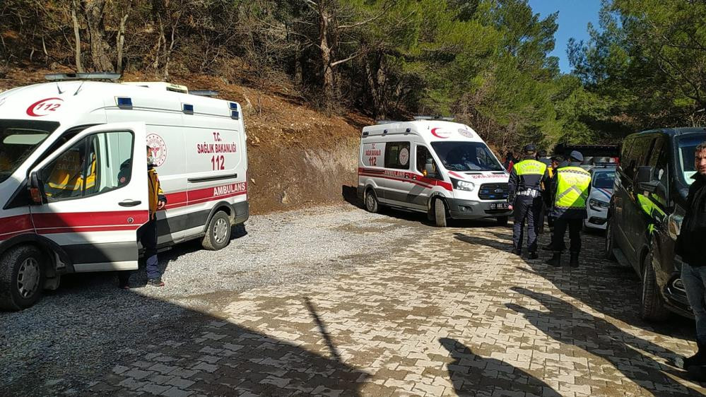 17 asker ile 4 belediye işçi kurtarıldı. 20 saatlik kar esareti bitti - Resim : 7