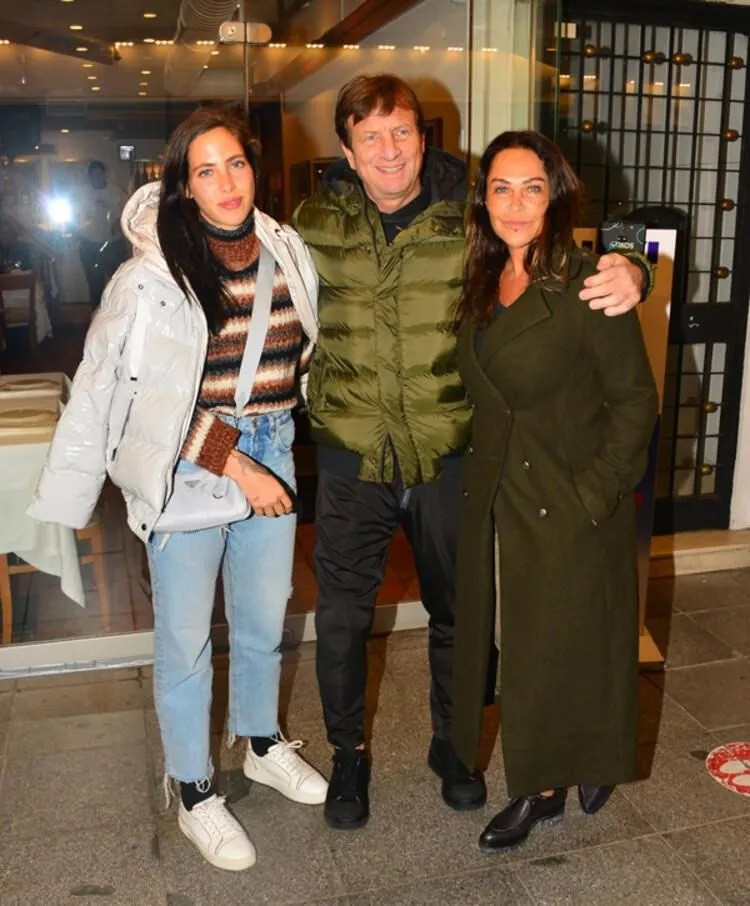 Gel Hülya! Bir aile pozu verelim - Resim : 1