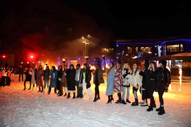 Erciyes Dağı'nda -17 derecede kürk defilesi - Resim : 6