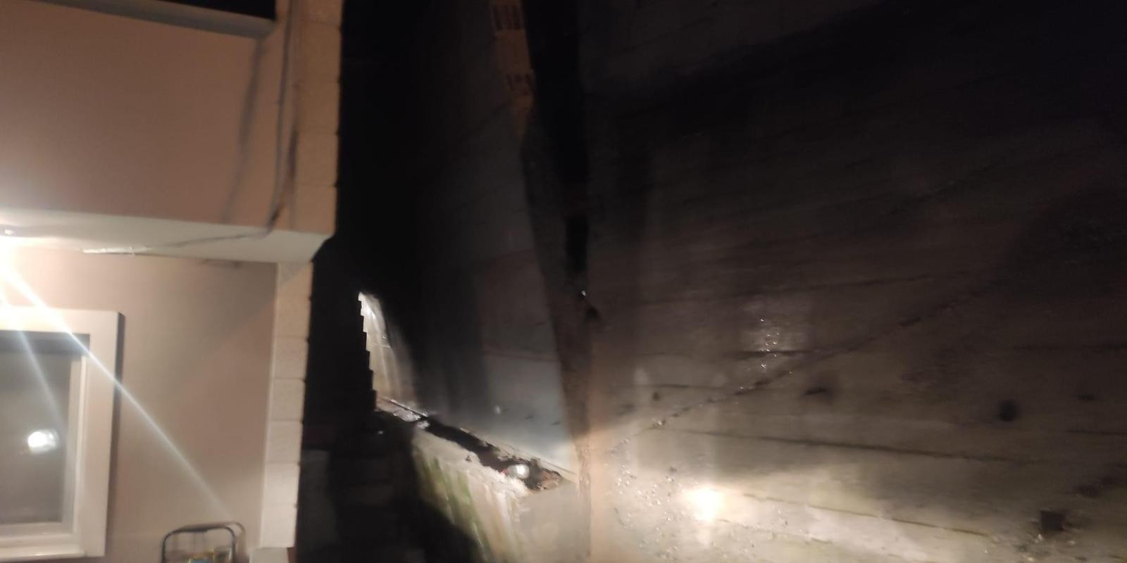 Toprak kaymasını önlemek için yapılan istinat duvarı yağmura dayanamadı - Resim : 1