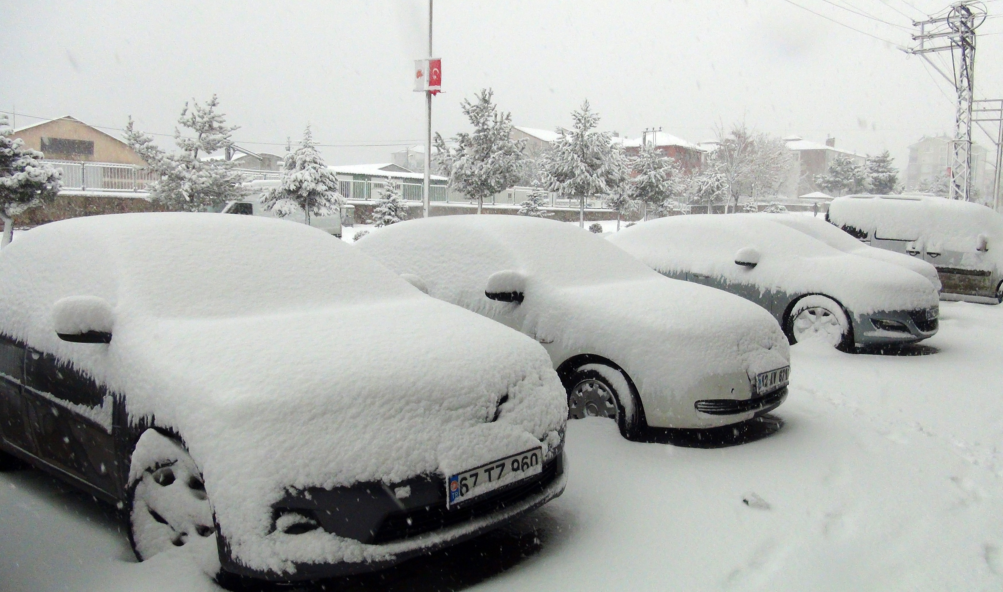 Ahlat beyaza büründü - Resim : 3