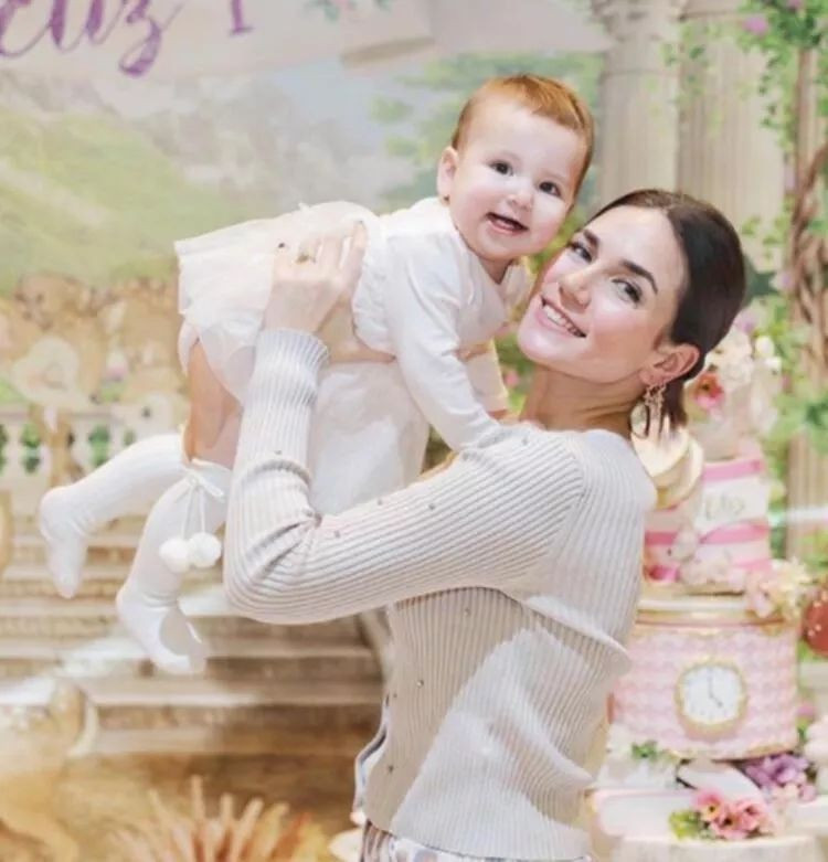 Alişan boşanma iddialarını yalanlamıştı! Buse Varol alyansını çıkardı - Resim : 1