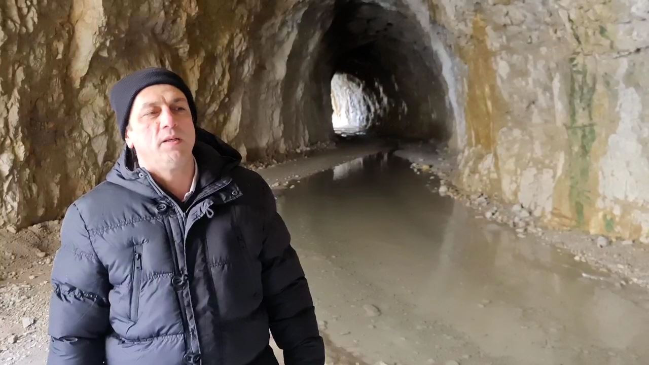 132 yıllık taş yol suyla doldu! Sürücüler zor anlar yaşadı… - Resim : 3