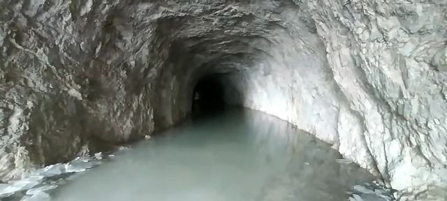 132 yıllık taş yol suyla doldu! Sürücüler zor anlar yaşadı… - Resim : 6