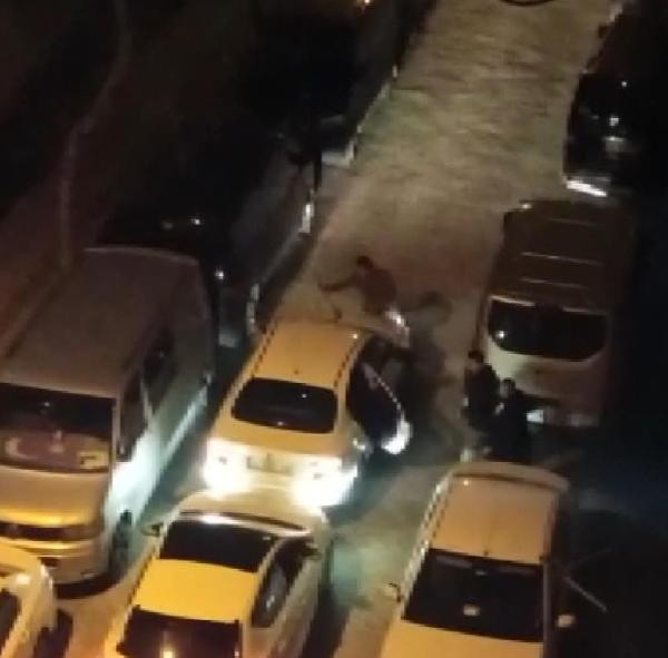 Sultangazi’de iki grup arasında kavga: Araçlarla gelip evlere saldırdılar - Resim : 2