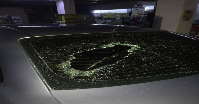 Geceleri ortaya çıkıp satırla otomobillere saldırıyor - Resim : 2