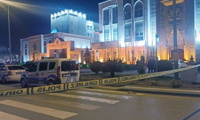Osmaniye Belediyesi binasına silahlı saldırı - Resim : 3