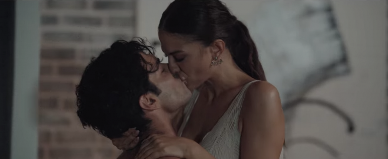 Demet Özdemir'in sevişme sahnesini görünce küpleri bindi - Resim : 9