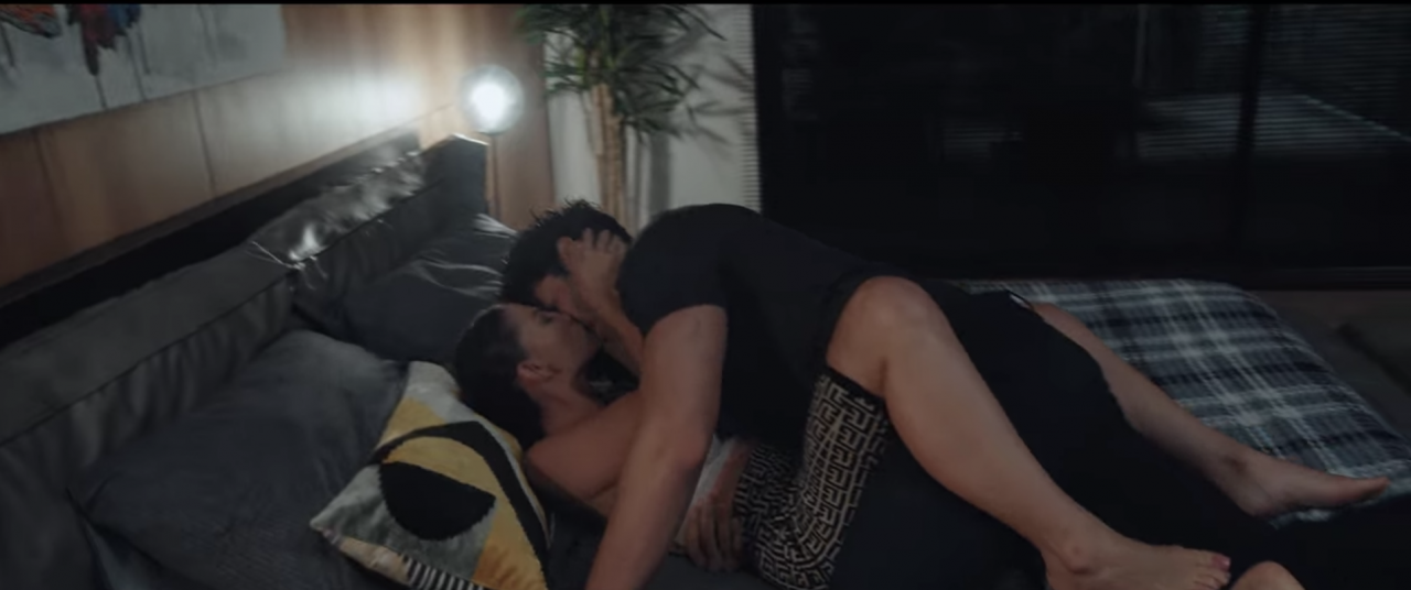 Demet Özdemir'in sevişme sahnesini görünce küpleri bindi - Resim : 12