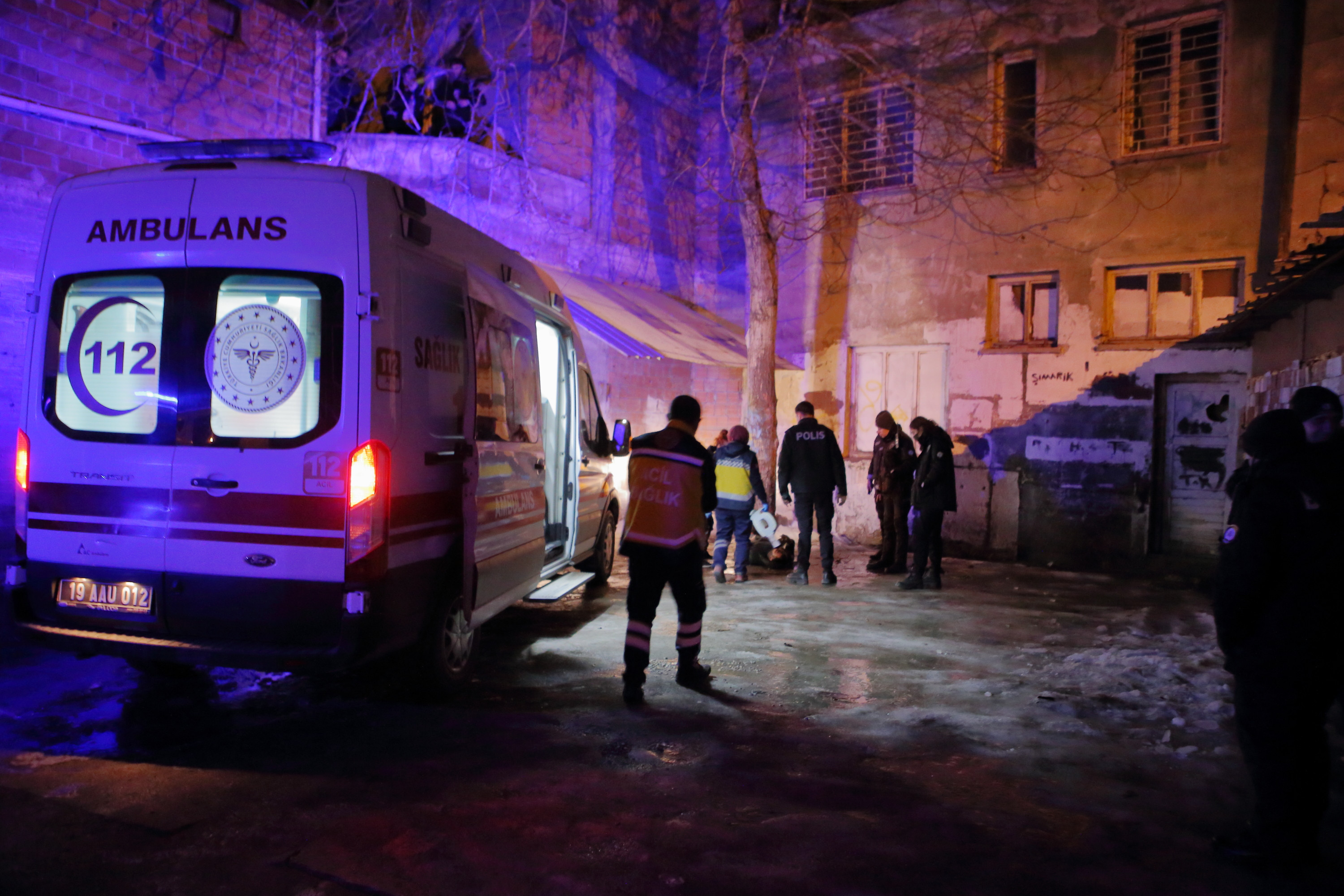 Alkol aldıktan sonra balkondan düşen kişi yaralandı - Resim : 2