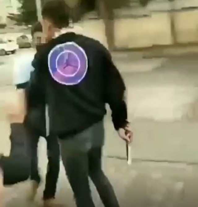 Kaskla vurdular, bıçak çektiler, tekme tokat dövdüler - Resim : 3