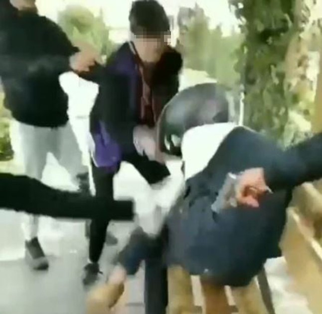 Kaskla vurdular, bıçak çektiler, tekme tokat dövdüler - Resim : 4